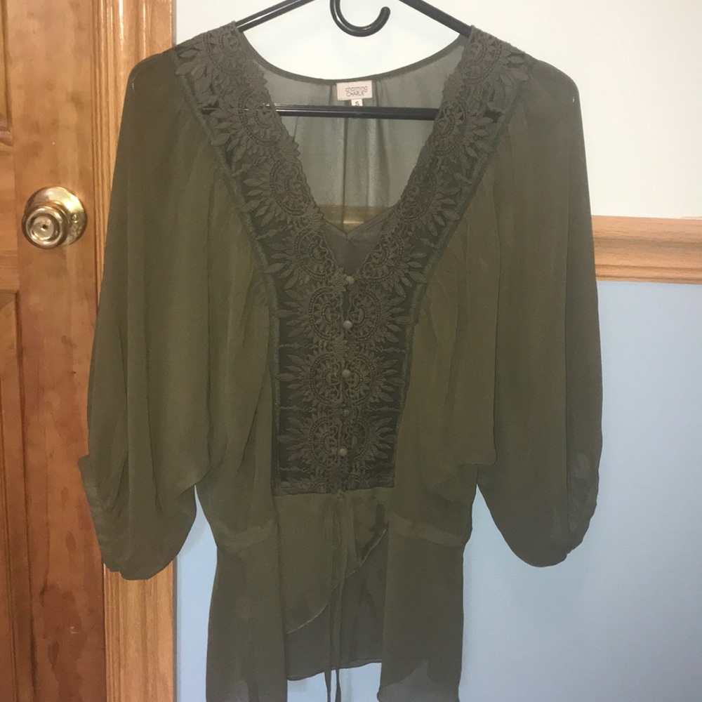 Size Small- quarter sleeved blouse
